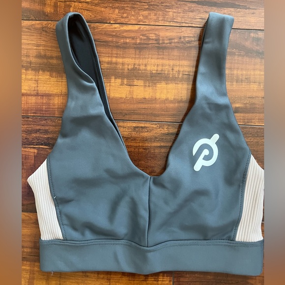 Peloton Women's Rotate Sports Bra size S - Picture 5 of 9